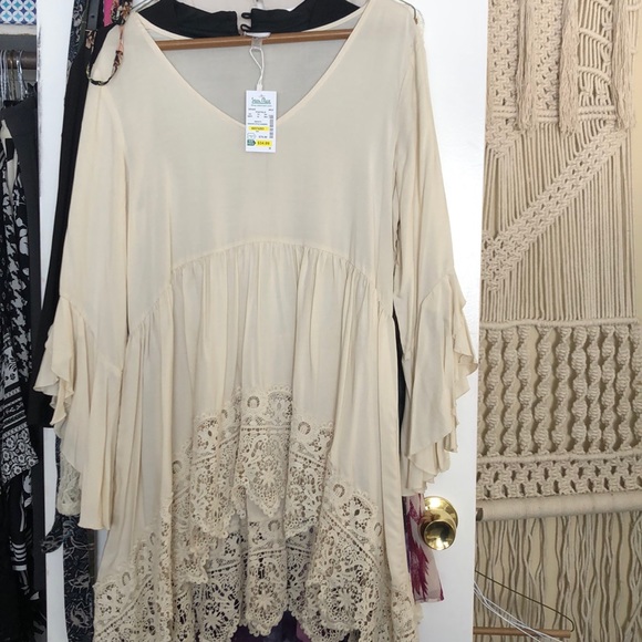 Cupio Tops - Tunic with lace detail